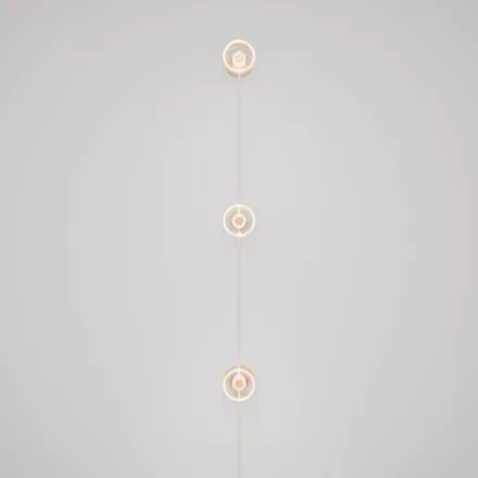 Creative Cables fali lámpa Spostaluce fali lámpa dugóval és 3 Ghost izzóval