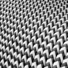 Creative Cables textil lámpakábel Extra alacsony feszültségű tápkábel, selyemhatású anyaggal bevonva, fekete-fehér cikk-cakk mintás